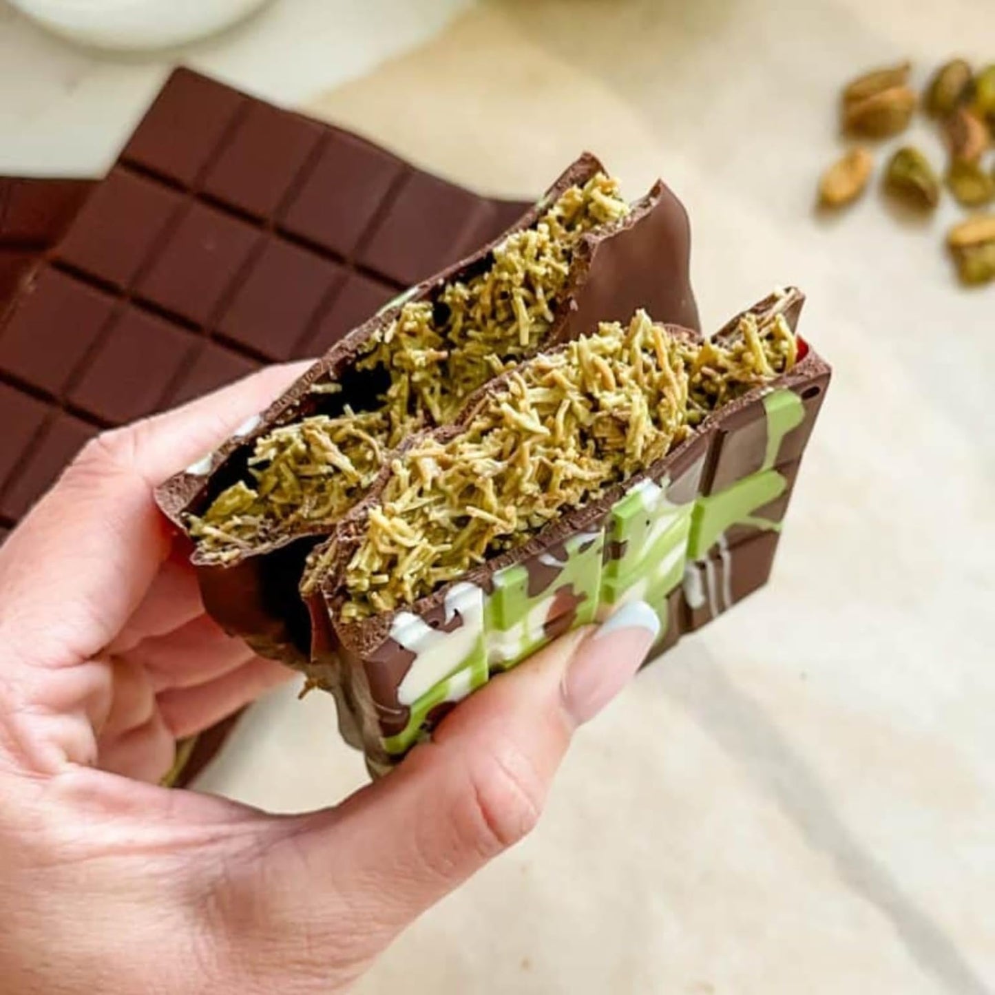 Pistachio and Kunafa Bar 200g